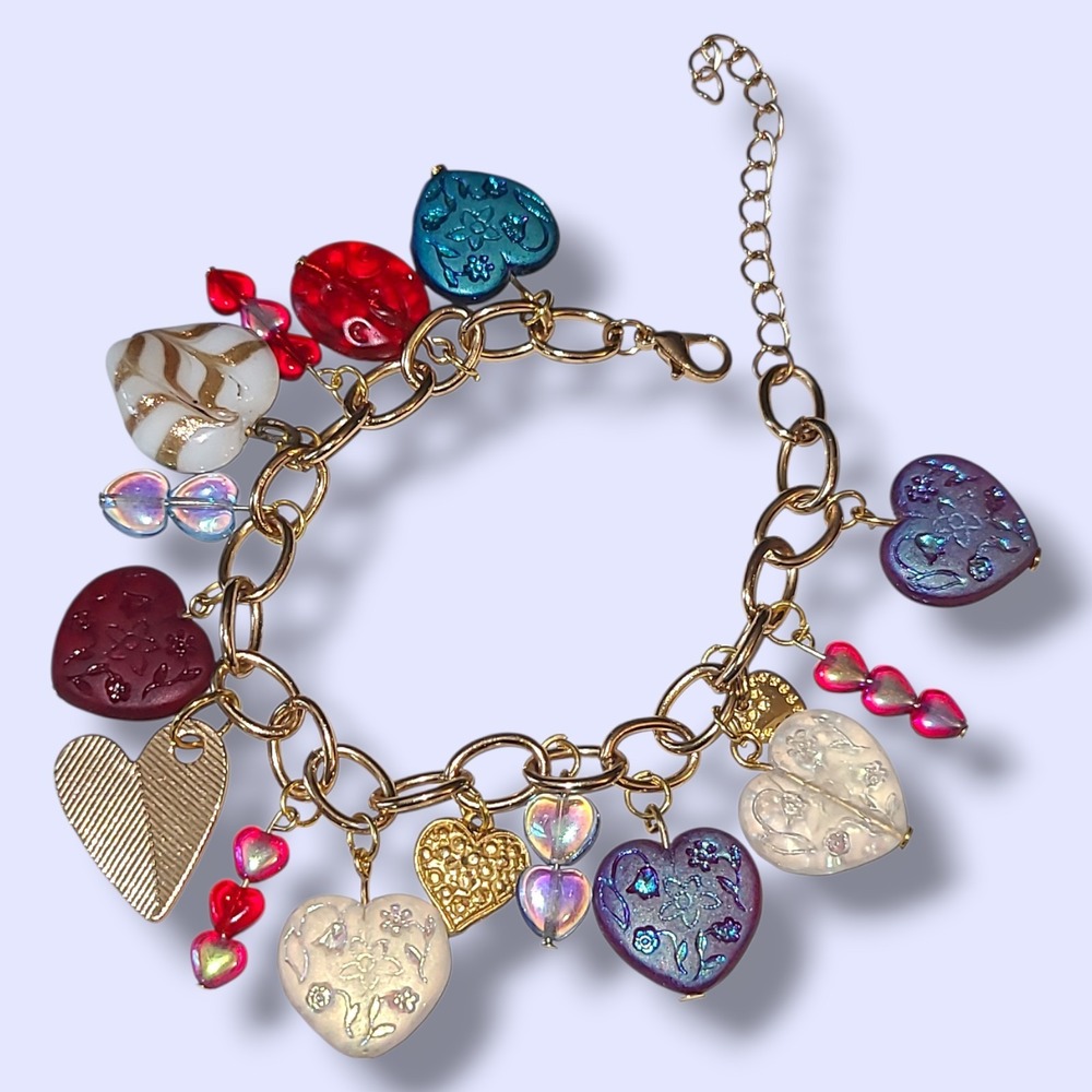 Art Glass Heart Charm Bracelet Gold Tone Red Purple Iridescent Adjustable - Picture 2 of 4